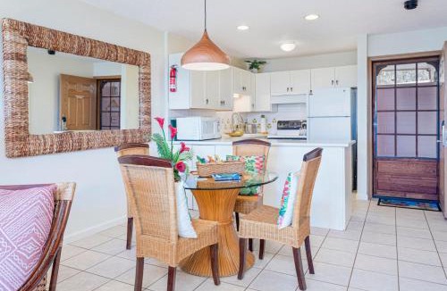 Nawiliwili House | Central and Bright 2 BR, 2 BA, Pool and Oceanview