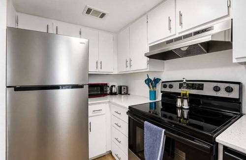 Hancock Apartment | Central Chic 2BR close to UT, Moody Center, & DT