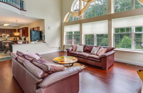 Mainland House | Centrally Located Family Home w/Pool