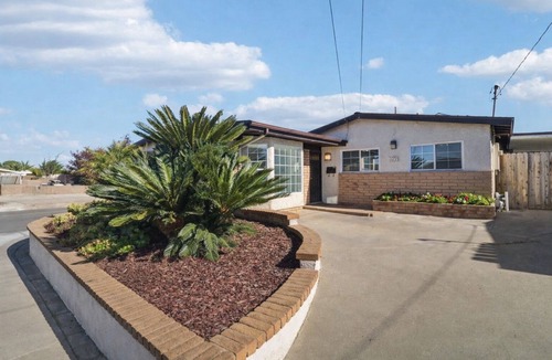 Clairemont House | Centrally Located San Diego Oasis