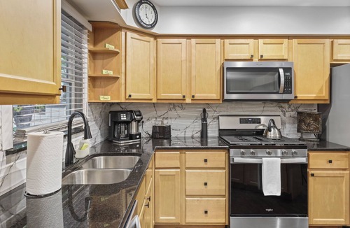 Glendale Heights House | Charisma: 5BR - 2BT Spacious house in Glendale Heights w/fenced yard!