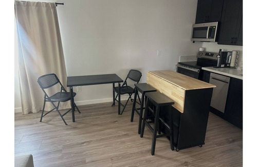 Clairemont Mesa West House | Charming 1-bedroom 1-bath in marvelous San Diego with AC