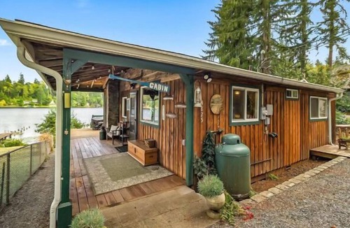 Lake Bosworth Cabin | Charming 1 bedroom cabin on Lake Bosworth. Close to historic downtown Snohomish