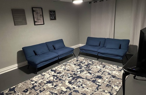 Dale Apartment | Charming 1-king-bedroom apartment in Johnstown