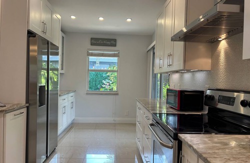 Deerfield Beach House | Charming 2-Bedroom House - Gorgeous Patio Garden- Pet friendly