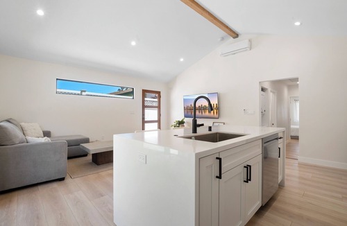 Lake Murray House | Charming 2-bedroom house in delightful San Diego with WiFi, AC