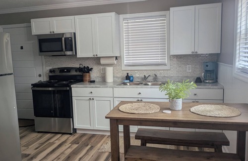 Clearfield House | Charming 2-bedroom house with Hot Tub 1.5 miles from Cave Run lake