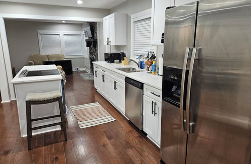 Birmingham House | Charming 3-bedroom 2 bathroom house with WiFi, AC in marvelous Birmingham.