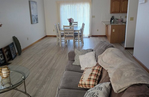 Sybertsville House | Charming 3-bedroom house MUST BE A LAND OWNER IN EAGLE ROCK RESORT