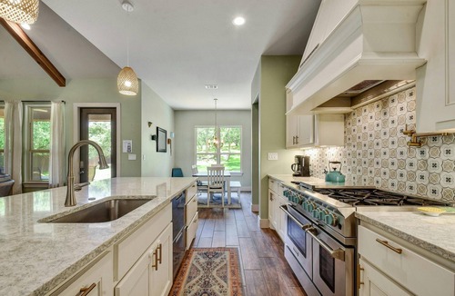 New Braunfels Villa | Charming 4-bedroom villa with pool near Historic Gruene & Canyon Lake