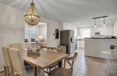 Franklin House | Charming 4-bedroom house with fully fenced yard, in fabulous Franklin