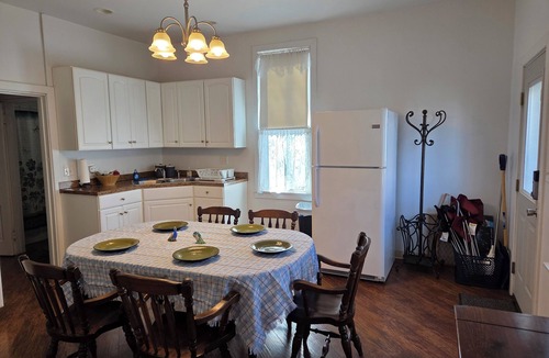 Monongahela House | Charming 4-bedroom family friendly house in Monongahela. Make yourself at home!