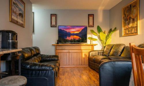 North Saint Paul Apartment | Charming Basement Stay with Workspace AC & Fire Pit