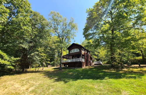 Franklin Cabin | Charming cabin nestled deep in the woods, great for a peaceful getaway
