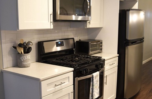 Howland Corners House | Charming, convenient 4BR in the Heart of Howland.