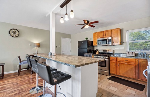 Ballwin House | Charming entire ranch home - 3 bedrooms , 1-restroom, Free drive way parking