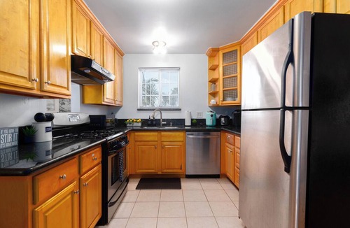 North Clairemont House | Charming, family-friendly home 20 mins from Gaslamp+PetcoPark+ConvCenter.