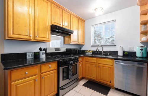 North Clairemont House | Charming, family-friendly home 20 mins from Gaslamp+PetcoPark+ConvCenter.