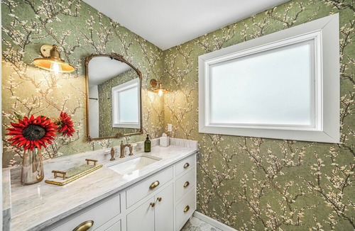 Chagrin Falls House | Charming Historic Chagrin Falls Home | Sleeps 6 | 2BR 2BA| Walk to Town