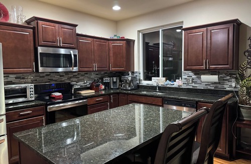 Ellensburg House | Charming large 4-bedroom house with WiFi and AC in delightful Ellensburg.