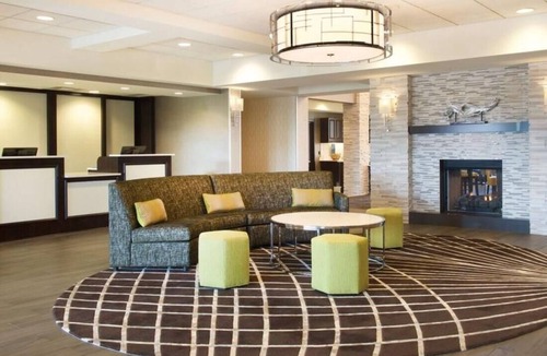 Canonsburg Hotel | Charming Modern Executive Suite Near Shops, Trails, and Southpointe Activities