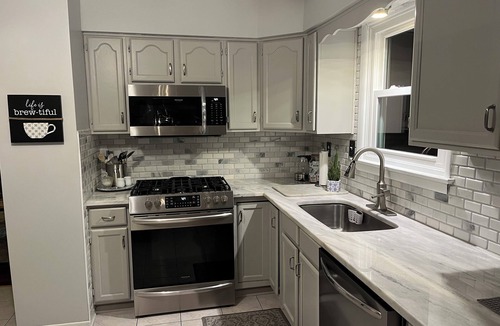 Manor House | Charming, spacious 3-bedroom, 3BA house. Private, convenient, and immaculate.