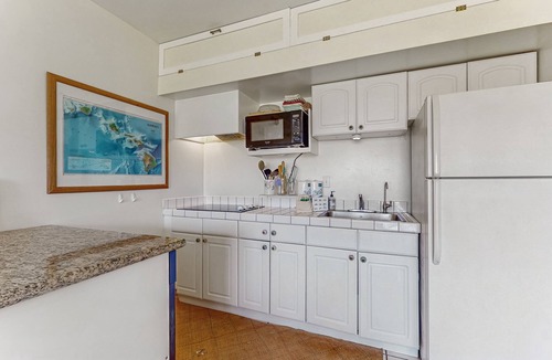 Maunaloa Apartment | Charming studio on the 1st-Floor w/ocean view, lanai, gas grills, pool, W&D