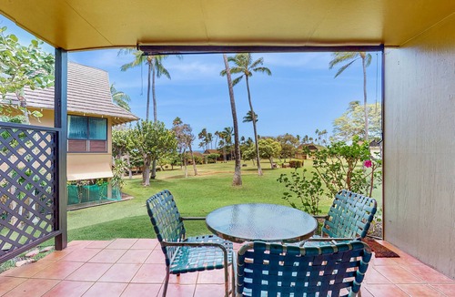 Maunaloa Apartment | Charming studio on the 1st-Floor w/ocean view, lanai, gas grills, pool, W&D