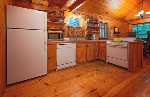 Benton Cabin | Cherokee private cabin in Riverside Resort