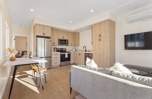University Heights House | Chic 1 BR Urban Bungalow | AC + Free Parking