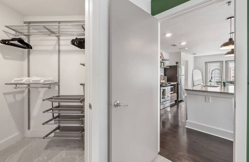 Reynoldstown Apartment | Chic 2BR | King Bed |Balcony| Krog Mrkt | Beltline