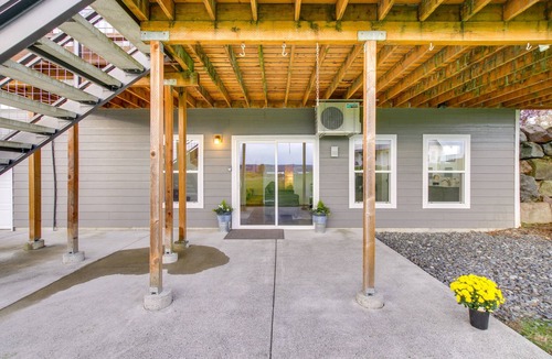 Everett House | Chic & Modern Snohomish Hideaway on a Working Farm