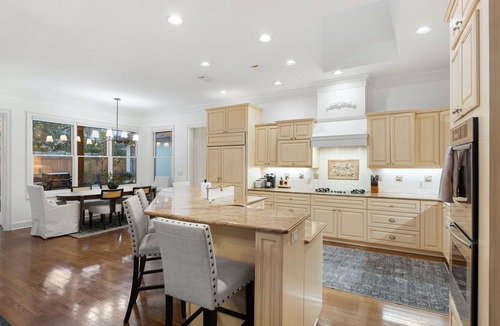 Tarrytown House | Chic & Secluded 4 BDR in Desirable Tarrytown! Sleeps 10 and 10 mins to Downtown!