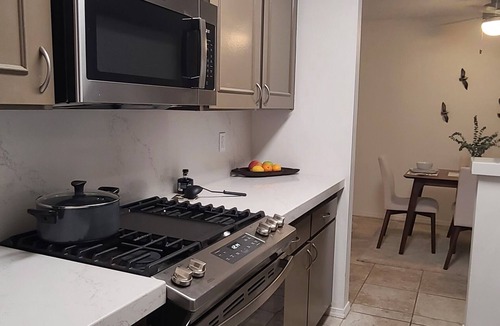 Mission Valley West Condo | Clean & Cozy - Pool & Hot tub, Fitness room & Free Parking,