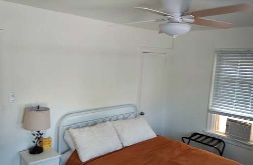 Glenside House | Clean, Crisp & Private with Roof Deck.
