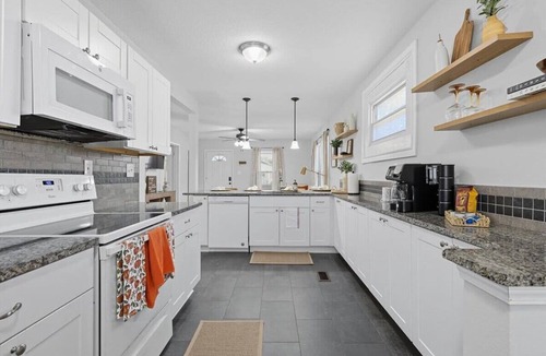 Alcoa House | CLEAN/Dog-Friendly Home Near UT/Airport/Big Yard