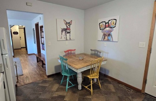 Fargo Apartment | Clean Ground Level Apt/Queen Bed/Free Parking & Laundry/Close to Downtown