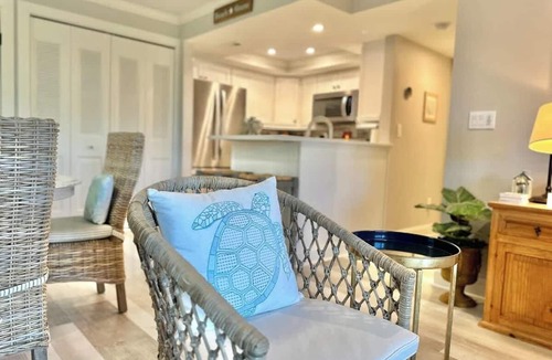 South Beach Condo | Coastal Chic Villa Near Beach & Marina Hilton Head