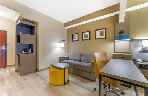 Coraopolis Hotel | Comfort Suites Pittsburgh Airport