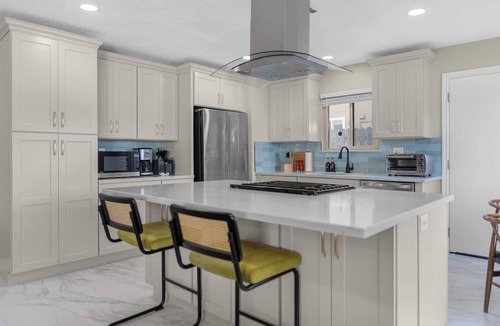 Loma Linda House | Comfortable 3BR home in Loma Linda with three queen beds, two workspaces, fast Wi-Fi, in-unit laundry, garage parking, and a back patio. Ideal for insurance housing, corporate groups, medical professionals, and 30+ day stays.