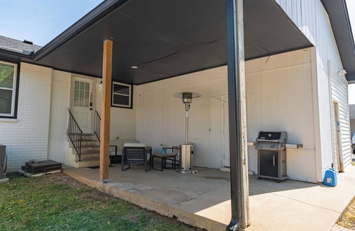 Murfreesboro House | Comfortable Cozy White Brick Stay New by MTSU & DownTown Square Murfreesboro