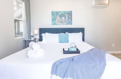 Mission Hills House | Comfy King Bed Studio 💎 WiFi+Parking+Walk to All