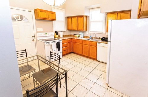 Granite City House | Comfy, Quiet, Clean & Affordable! Great Location! Best bang for your buck!