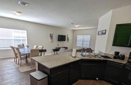 Austin House | Contemporary haven 4bd 2bd Pro Photos coming soon!