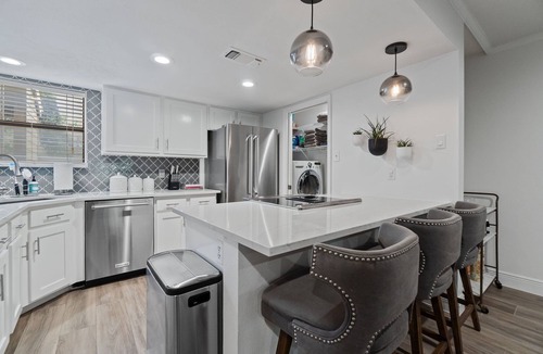 Zilker Condo | Cool Off in Barton Springs Pool Steps from Zilker Park