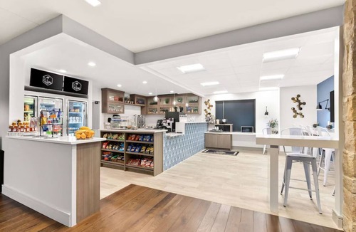 Bee Cave Apartment | Corner King Room | Rooftop Lounge, Free Parking, Near Hill Country Galleria