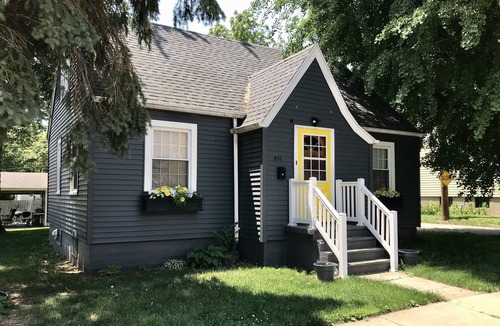 La Salle House | Cottage Charm, 3 Bedrooms - 10 Minutes to Starved Rock!
