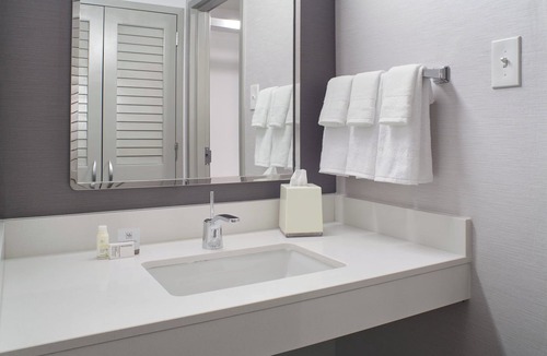 Half Day Hotel | Courtyard by Marriott Chicago Lincolnshire