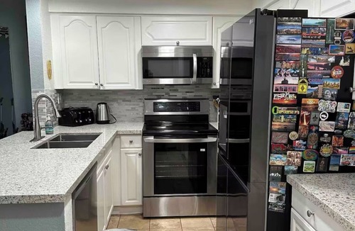 University City Condo | Cozy 1-bedroom pet friendly resort style living in San Diego UTC/lajollla