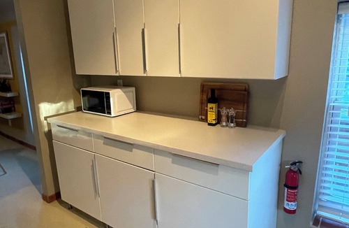 Warren Apartment | Cozy 2-bedroom apartment in Warren with AC, WiFi